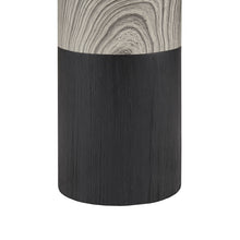Carica l&#39;immagine nel visualizzatore di Gallery, Textured Ceramic Table Lamp
