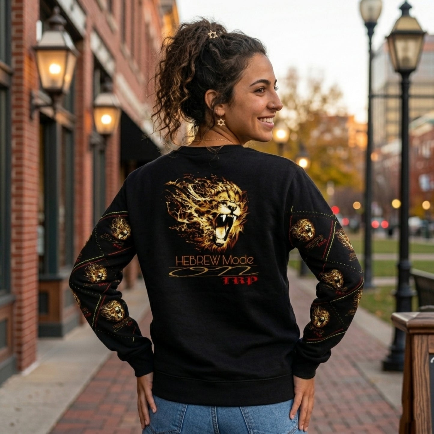 Hebrew Mode - On 02 Women's Sweatshirt