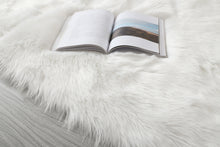 Cargar imagen en el visor de la galería, Alfombra blanca ultra suave y esponjosa de piel de oveja sintética
