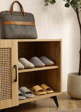 Cargar imagen en el visor de la galería, Gabinete de almacenamiento de zapatos moderno de 39,37 pulgadas con puerta de malla de ratán natural y mango de madera maciza
