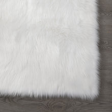 Cargar imagen en el visor de la galería, Alfombra blanca ultra suave y esponjosa de piel de oveja sintética
