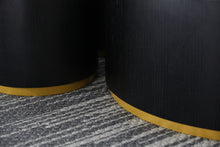Cargar imagen en el visor de la galería, Mesa auxiliar/de café redonda negra completamente ensamblada (tamaño mediano)
